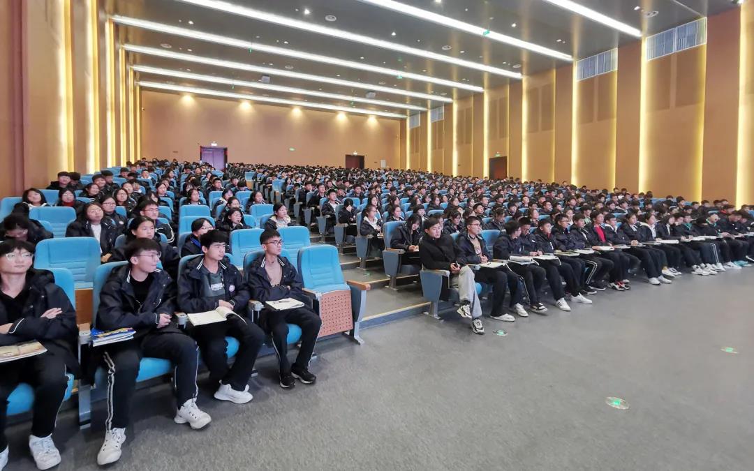 安徽阜阳市成效高级中学隆重举行2021年度法制报告会