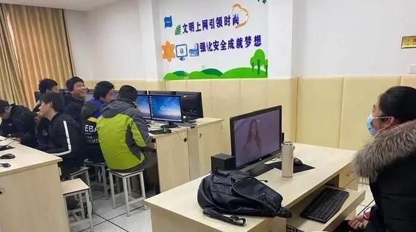盲人计算机培训走进市特殊教育学校