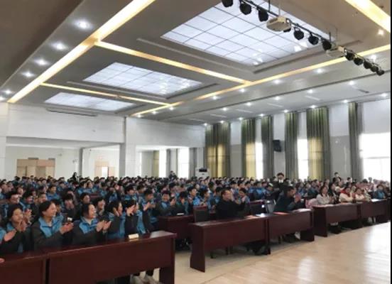 阜阳市成效中学西校区举行第14届校园歌手大赛活动
