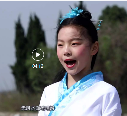  芳草长堤，隐隐笙歌处处随
