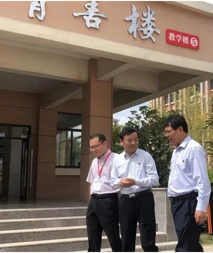 学生口中的“好校长”—— 多家省媒报道郝云波书记先进事迹