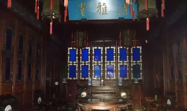 为别人打伞