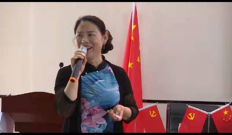 王灵芝为安徽利辛十中高三学子传授作文之法