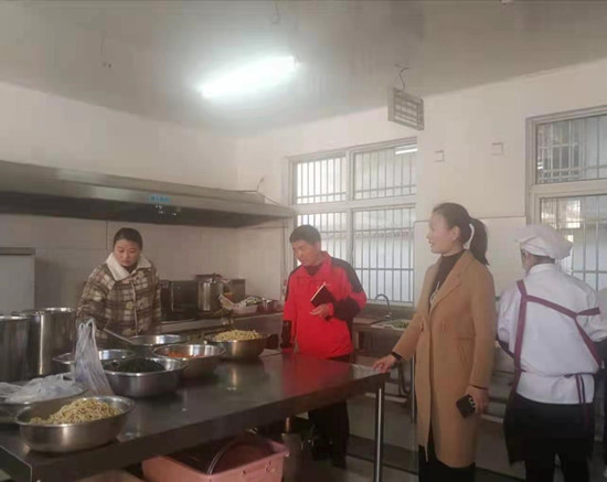 程集小寨孜小学进行食品安全工作突击排查