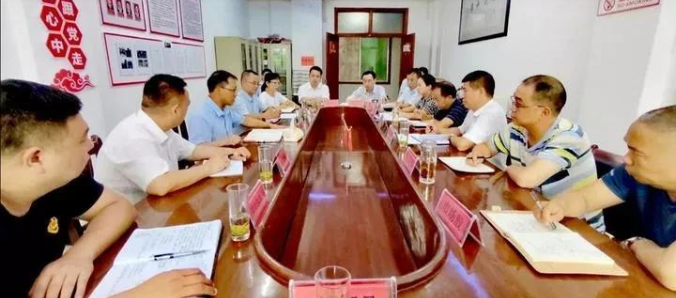 湄潭县委书记沈建通率队到县茶产业发展中心调研