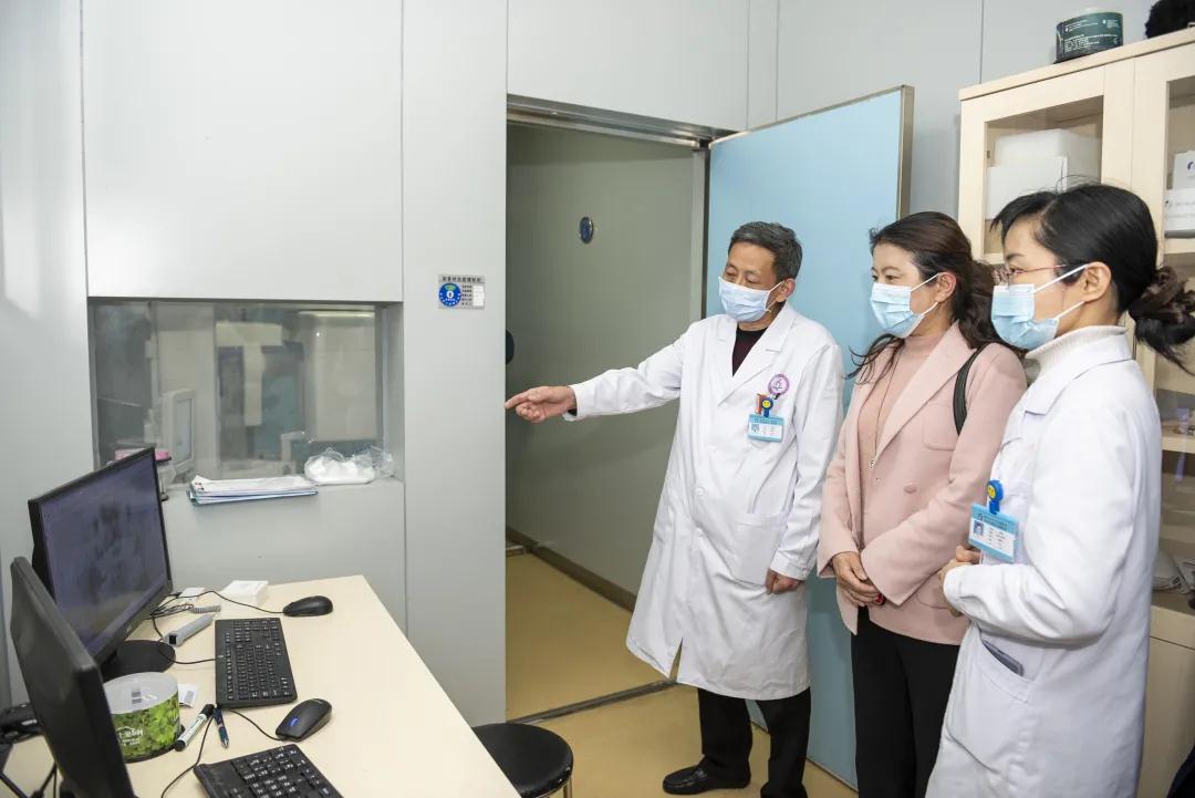 皖南医学院影像学院党委书记张建英一行到阜阳市妇女儿童医院调研走访