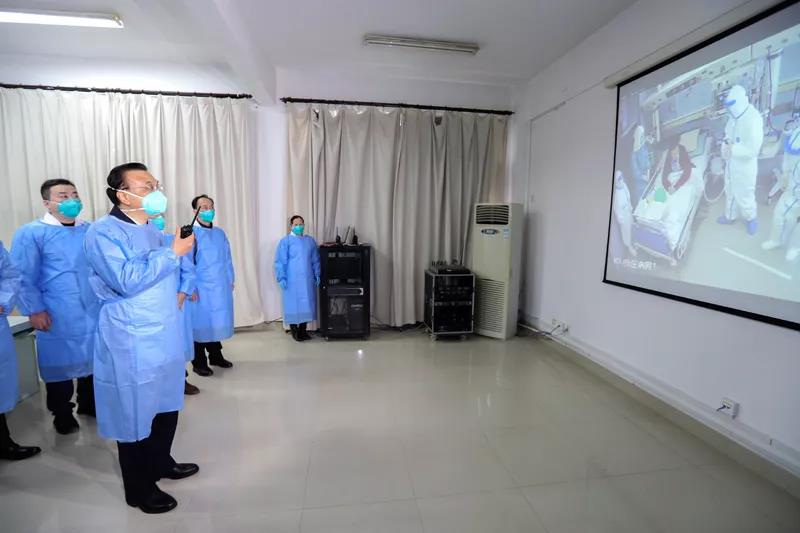 李克强亲临武汉指导抗新型冠状病毒工作