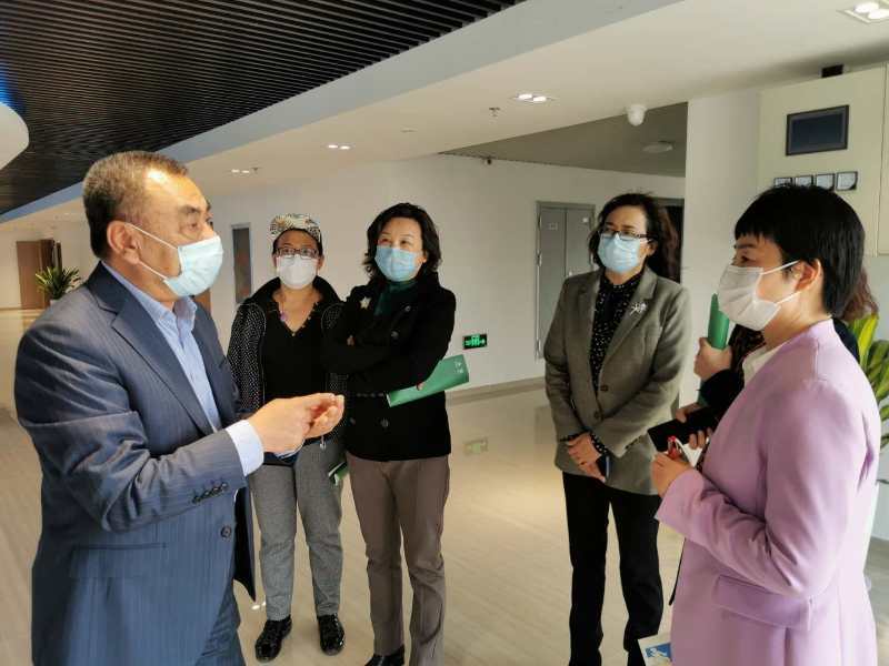凝心聚力 共克时艰——青岛西海岸新区妇联带领巾帼企业家走进中农批