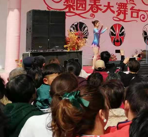 安徽利辛：乡村梨花节 热闹花芬芳