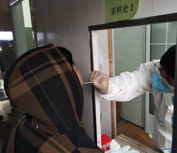 为国抗疫，为父分忧 ---记防疫一线的大学生志愿者刘俊