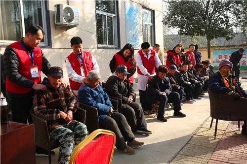 李素丽志愿服务总队领赋教育志愿服务队重阳节进敬老院