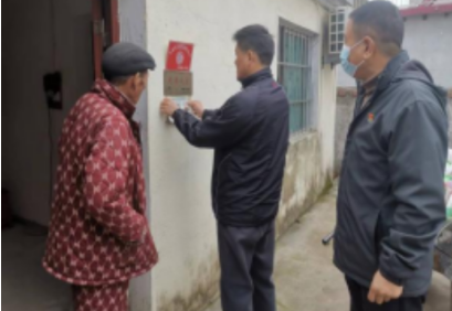 阜阳市市场监督管理局派驻工作队印制张贴“便民服务卡”