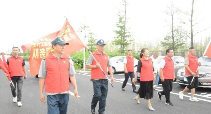 “中国好人”杨传武带领心连心志愿者协会成员慰问子弟兵