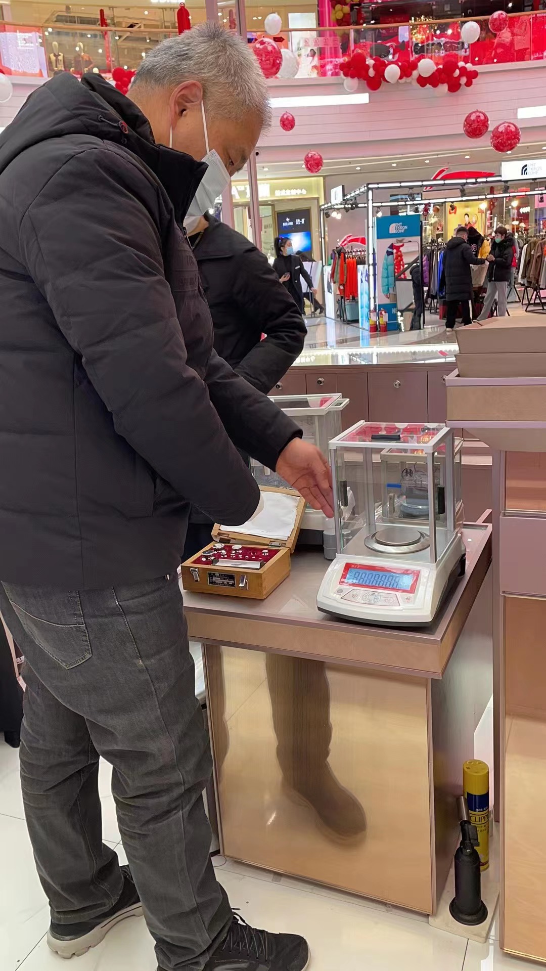 安徽阜阳市市场监督管理局开展 金银首饰市场在用计量器具强制检定活动