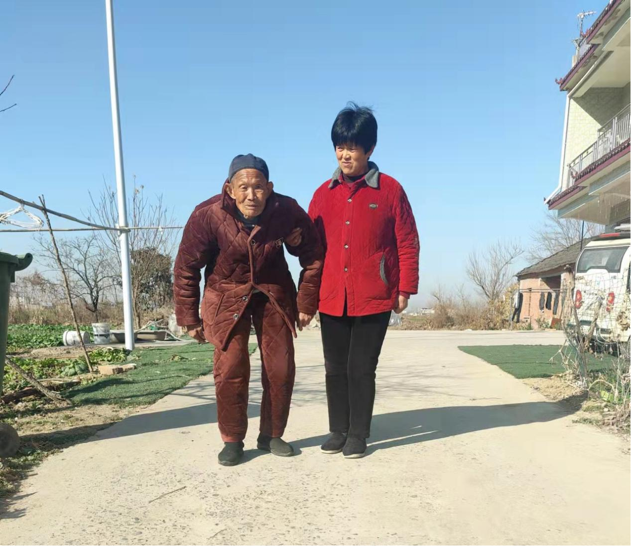 好儿媳照顾公爹不离不弃——记安徽省阜阳市颍东区枣庄镇倪士美孝敬老人的先进事迹