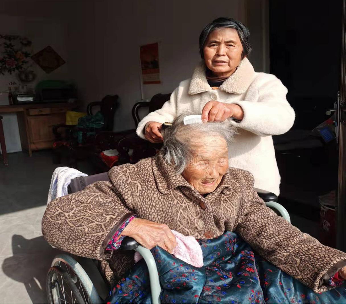 牛春贵孝敬公婆传佳话