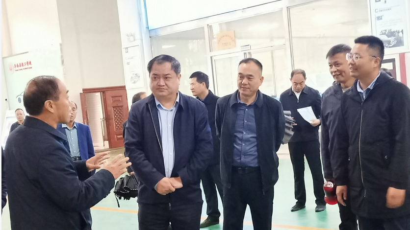 安徽阜南县委书记李云川一行到阜南县技工学校调研职业教育发展前景