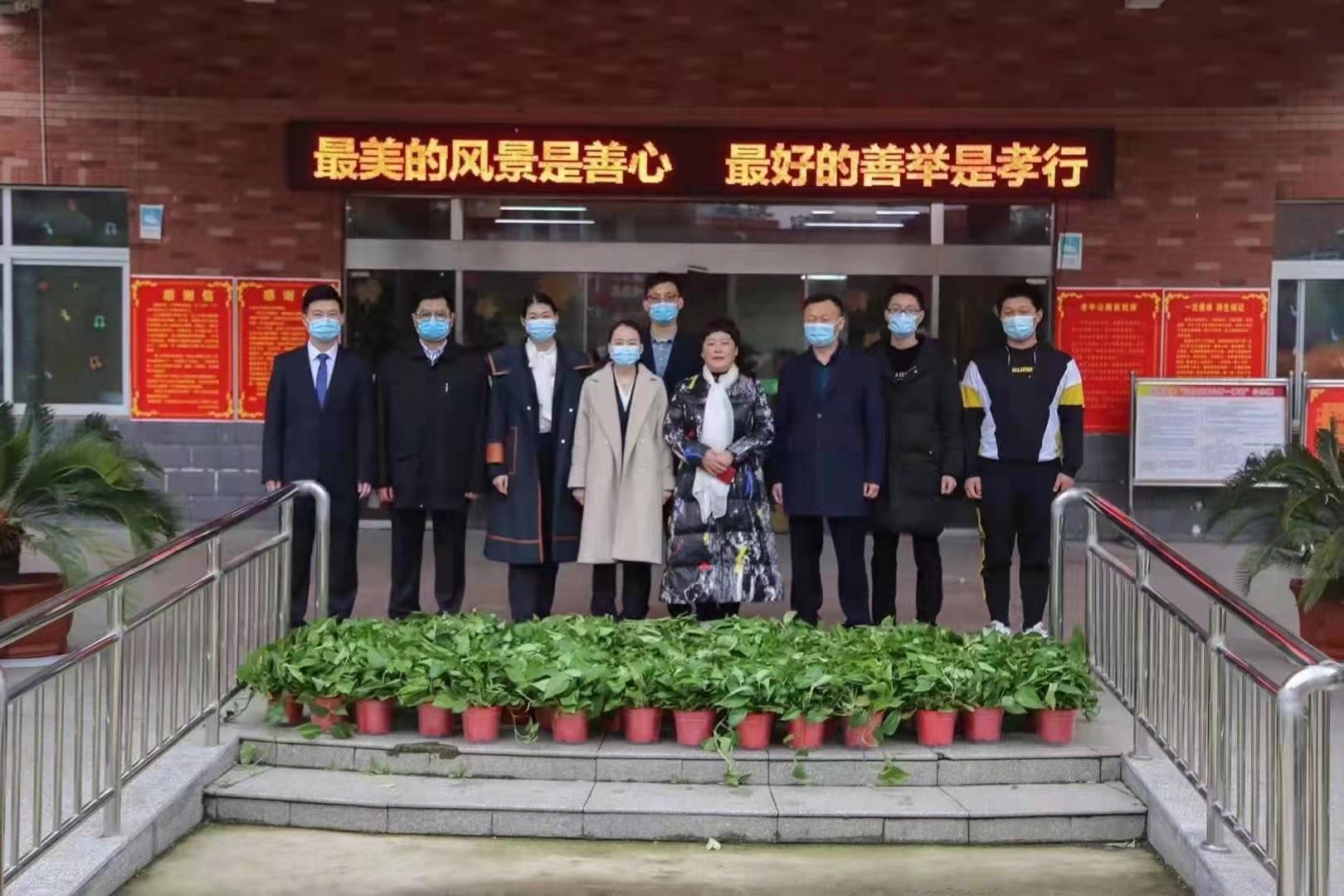 最美的风景是善心   最好的善举是孝行——阜阳市老年公寓陪27位老人过生日