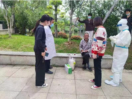 社区暖心救助     防疫一个不少