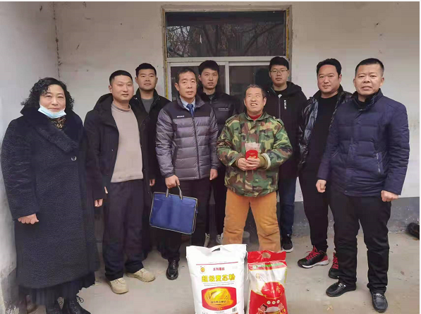 腊八节， 余庄村走访慰问困难群众