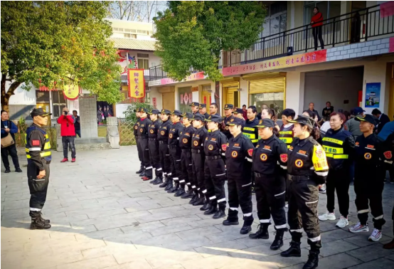 《关爱留守 情暖夕阳》阜阳市爱心演艺协会南塘开展爱老慰问活动