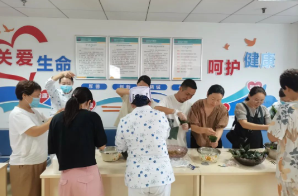 共度端午 医患情浓