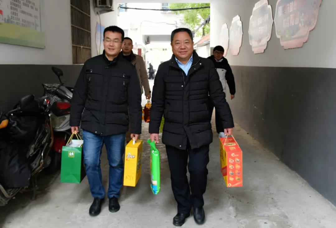 阜阳市妇女儿童医院慰问离退休老党员老干部