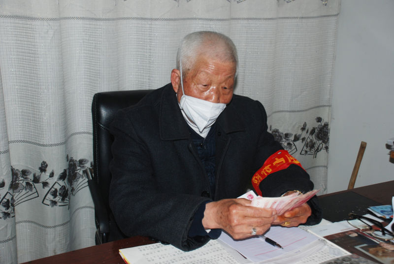 疫情中的爱心人士李守珍