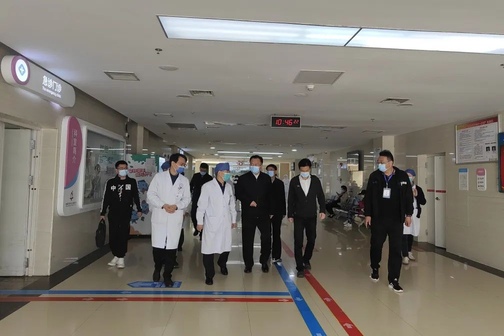 邓剑军副市长到市妇女儿童医院督导疫情防控工作