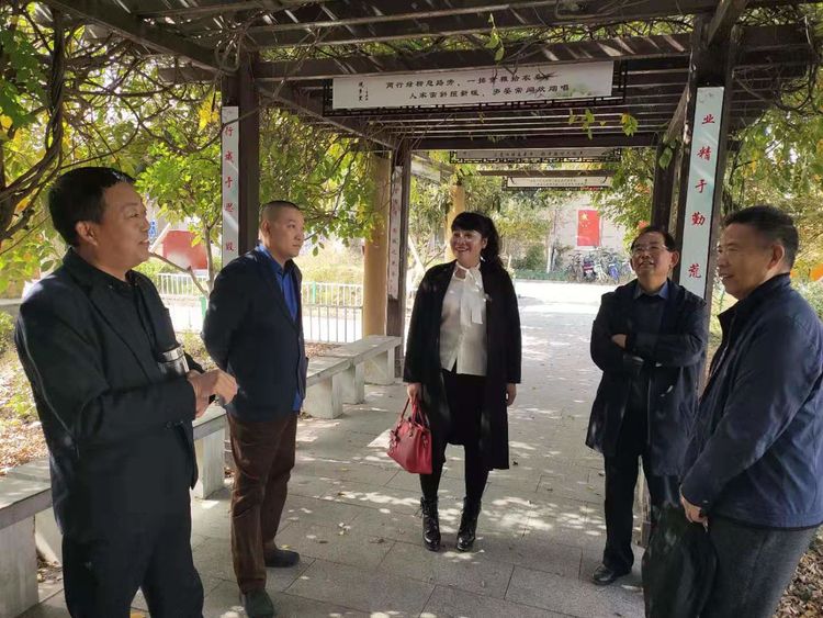 资讯 华东 > 正文    凤台四中副校长王文足,苏燕主任带领各位来宾