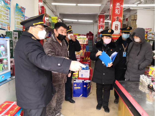杨扬：让党徽在疫情一线闪光