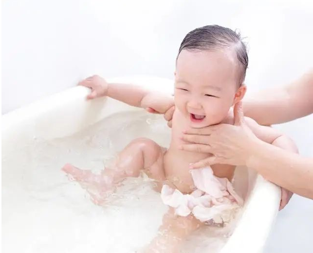 夏季新生儿护理的4个困惑