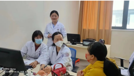 家门口享受省级专家义诊，群众很欢迎！