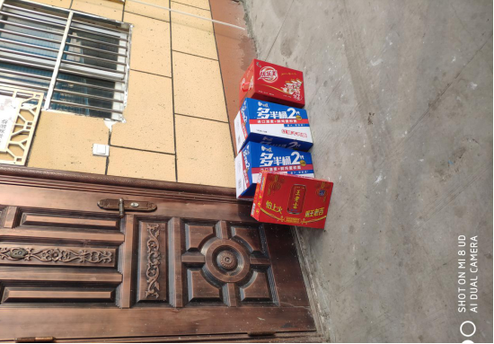 大姐悄悄捐赠不留名，疫情无情人有情