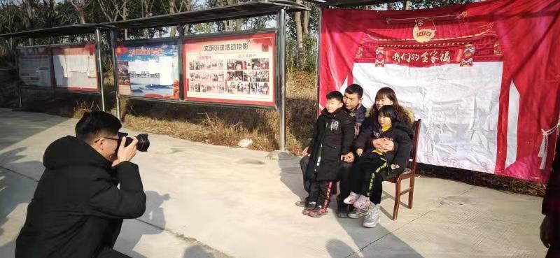 安徽颍州区王店镇开展“我们的全家福”拍摄活动