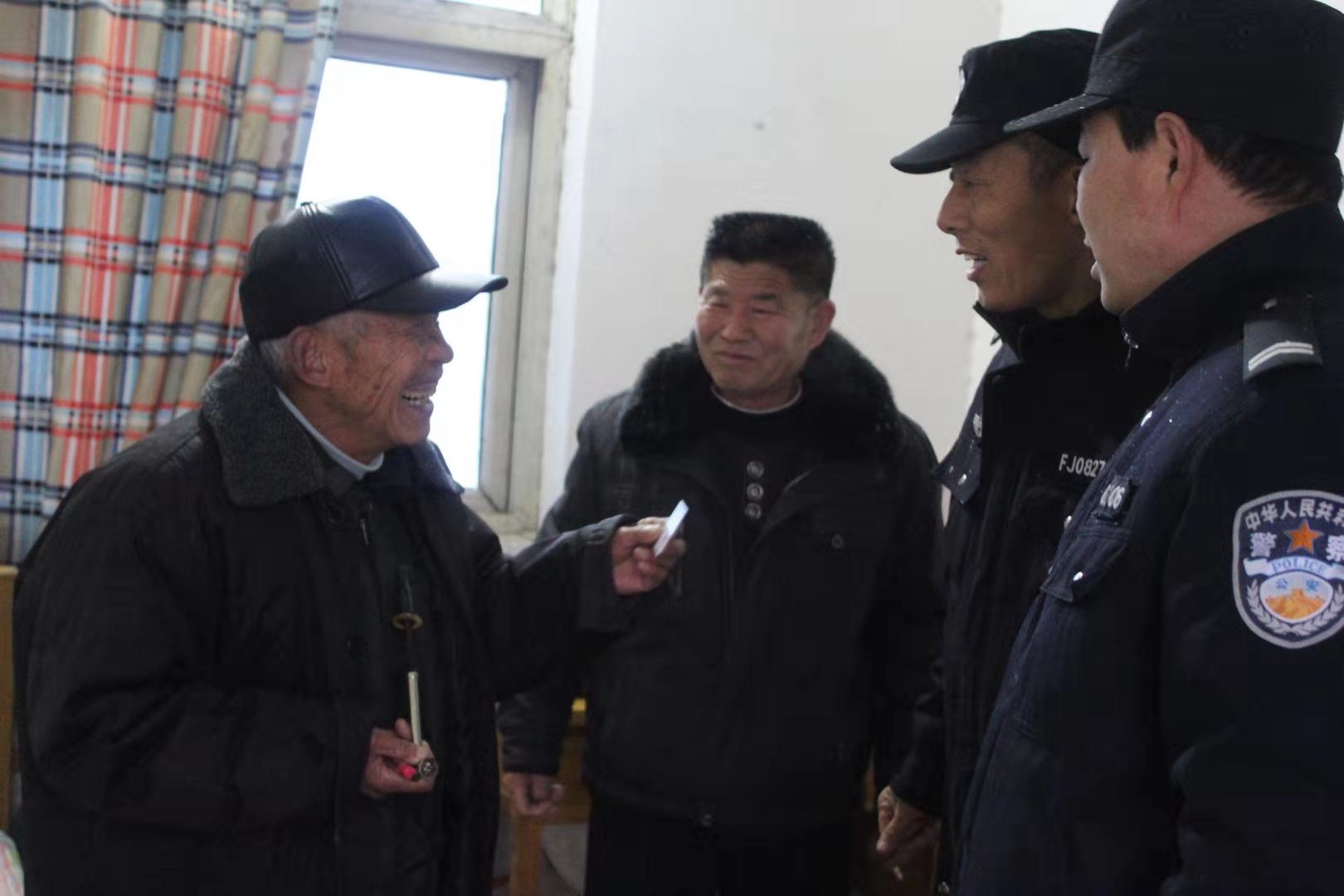 乌江所:民警为孤寡老人开通“送证上门”服务