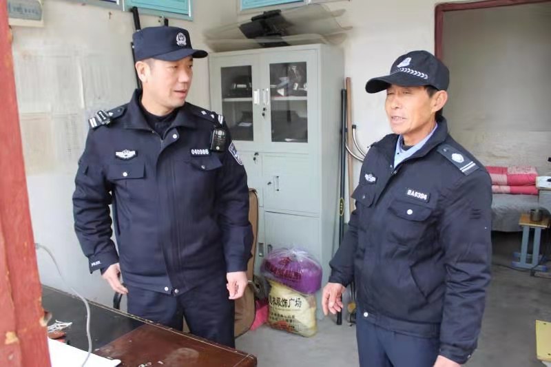 乌江所:深入辖区校园开展安保工作大检査