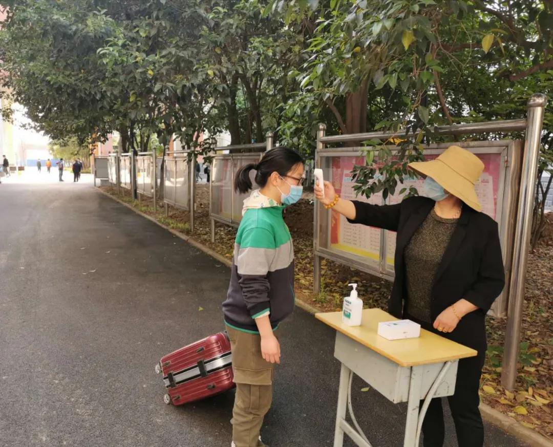 安徽：颍东区学生返校复课 首日实录