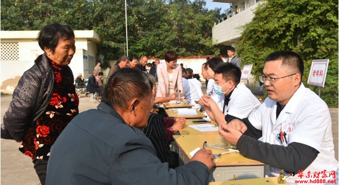 阜阳市第六人民医院“服务百姓健康行动”专病义诊活动走进肖郢社区
