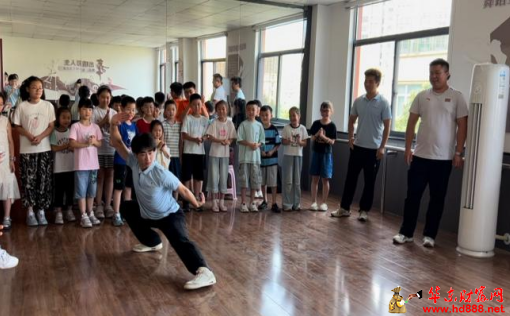 阜阳师范大学体育学院赴阜阳市颍东区向阳街道和谐路社区开展暑期“三下乡”社会实践活动